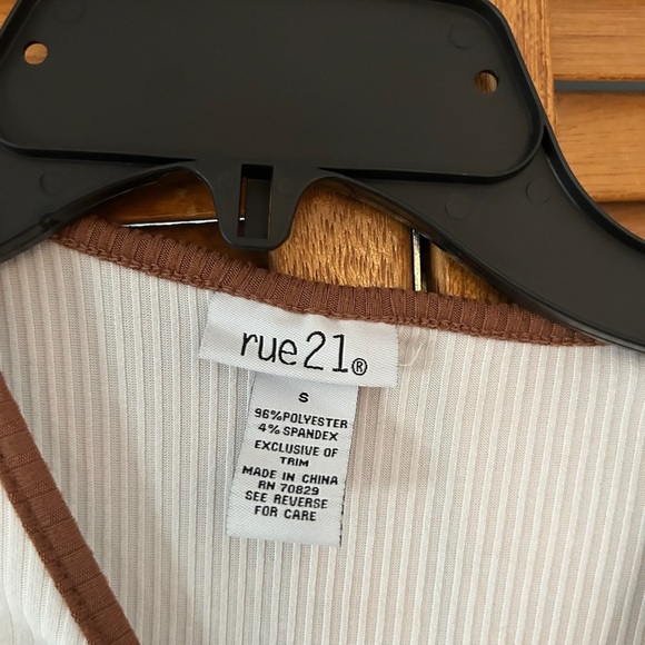 Rue 21 Brown and White Heart Ribbed Tee Sz Small - Picture 5 of 6